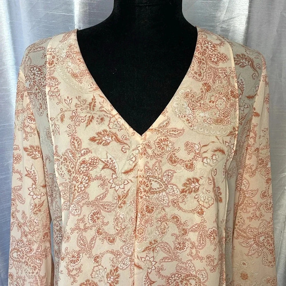 Chico’s NWT Women’s 1 (M) Flounce Front Peach Floral Paisley Semi-Sheer Blouse - Picture 5 of 9